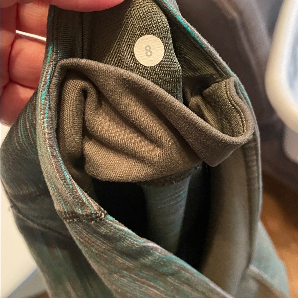 Lululemon Size 8 Women’s 21” Inseam Crop Green Turquoise Gray White Legging - Picture 6 of 9